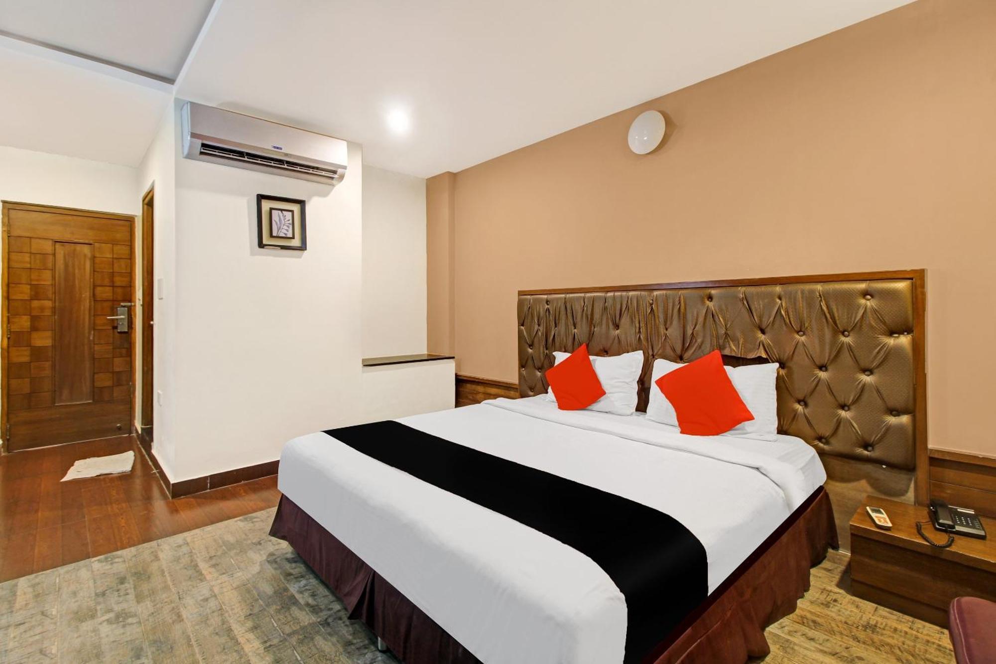Collection O 82357 Hotel Surabhi Pride Trimulgherry Exteriör bild