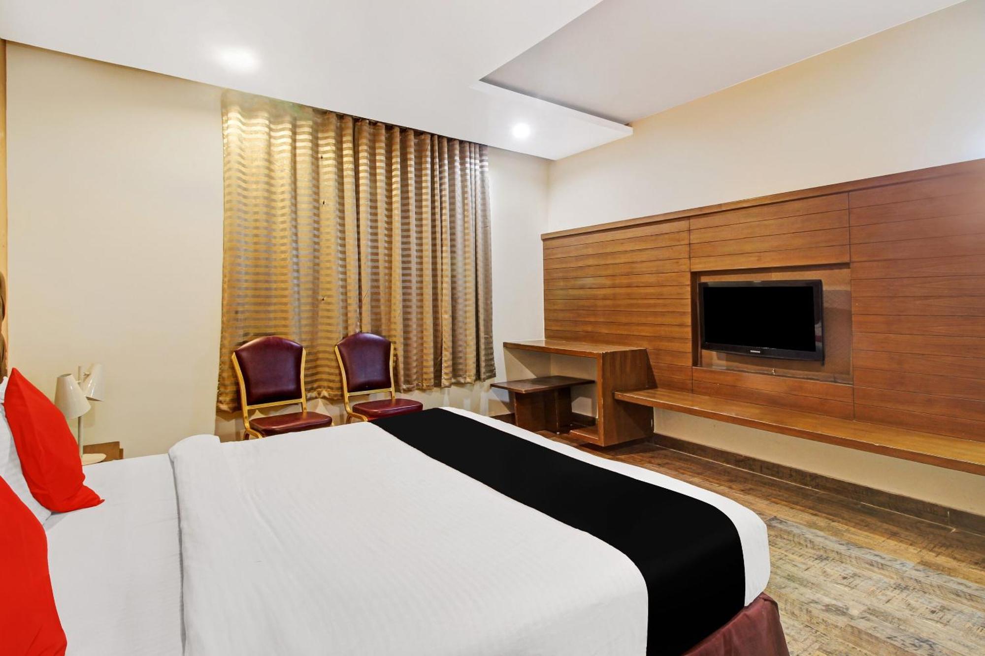 Collection O 82357 Hotel Surabhi Pride Trimulgherry Exteriör bild