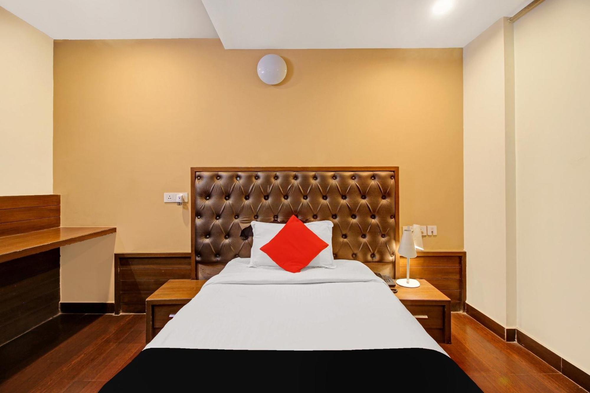 Collection O 82357 Hotel Surabhi Pride Trimulgherry Exteriör bild