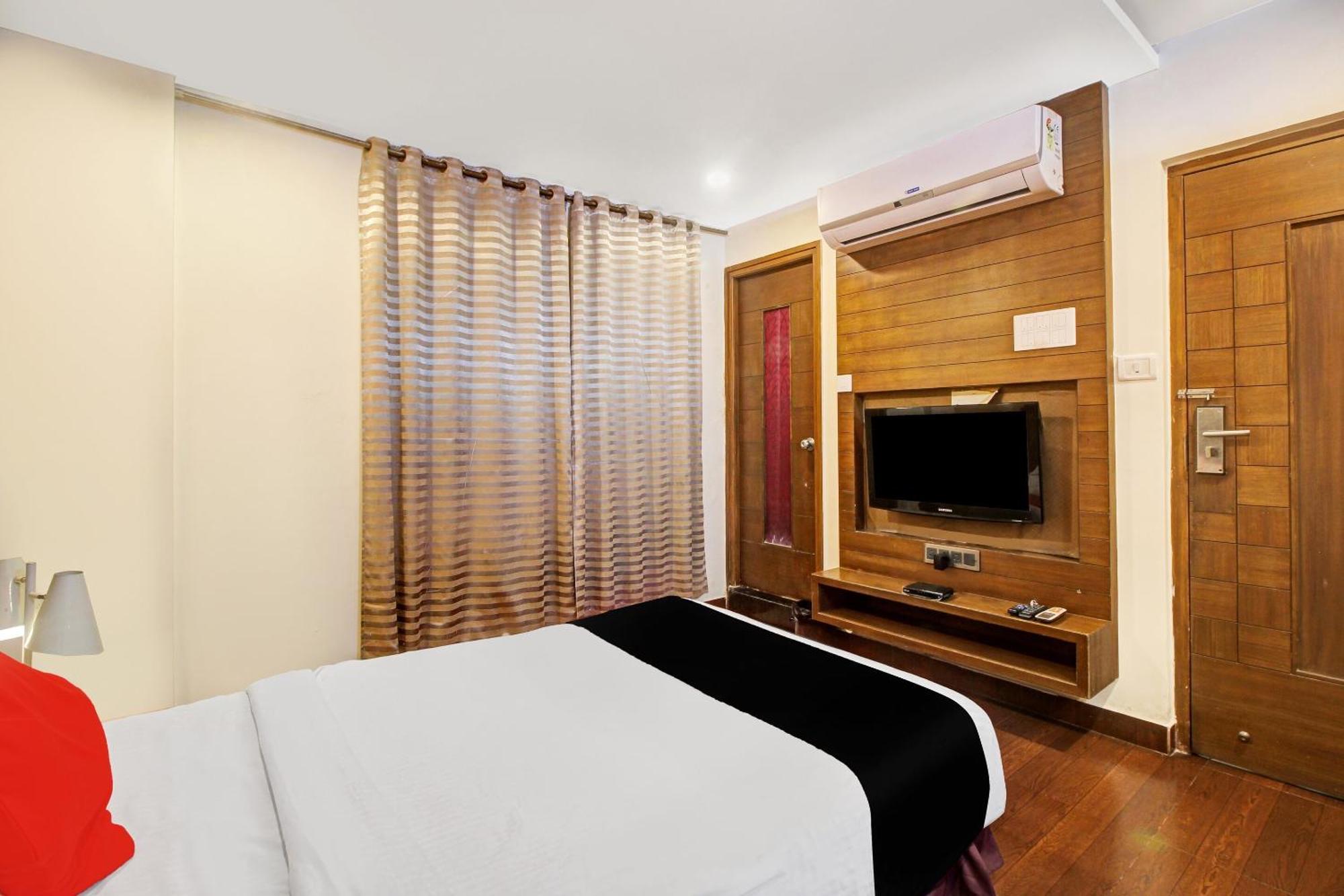 Collection O 82357 Hotel Surabhi Pride Trimulgherry Exteriör bild